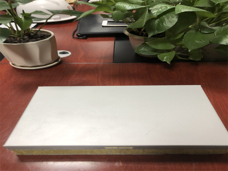 �۱���ϩ��ǽ����װ��һ���