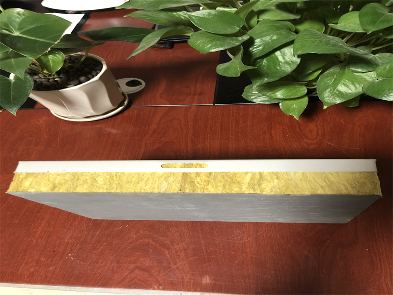 �۱���ϩ��ǽ����װ��һ���